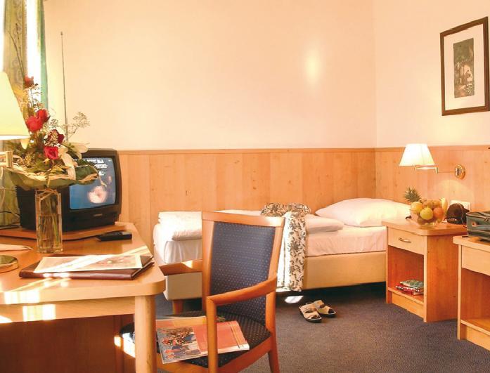 Hotel Geier บาดเชอเนา ภายนอก รูปภาพ